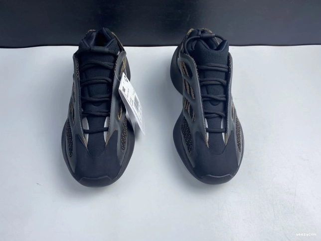 GY0189 ADIDAS V3 700 YEEZY 0809